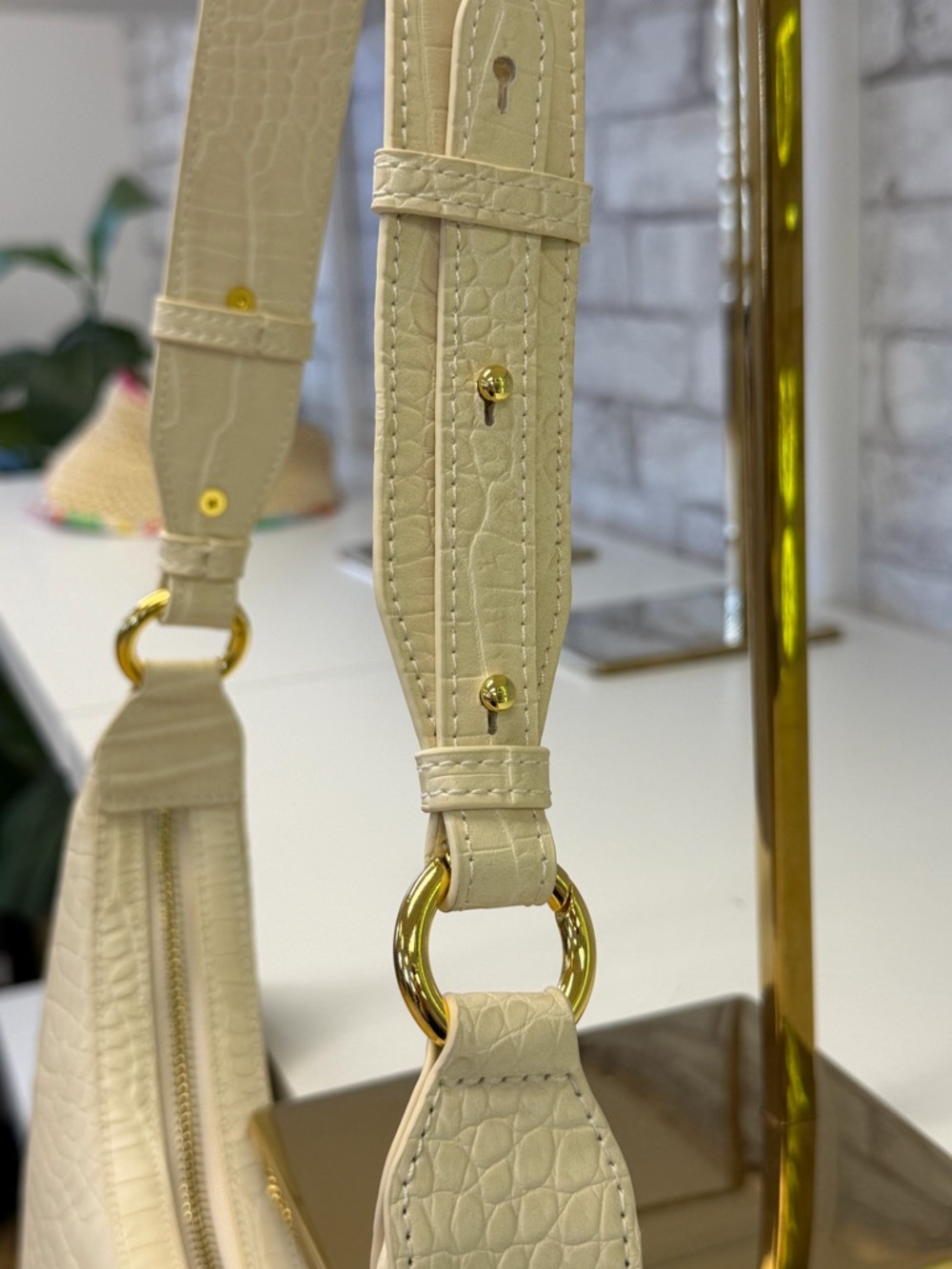JW PEI Carly Saddle Bag in Ivory Croc Like New Condition Chic Elegant Capsule - Picture 11 of 17